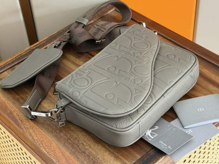Picture of Dior Mens Bags _SKUfw239318739fw
